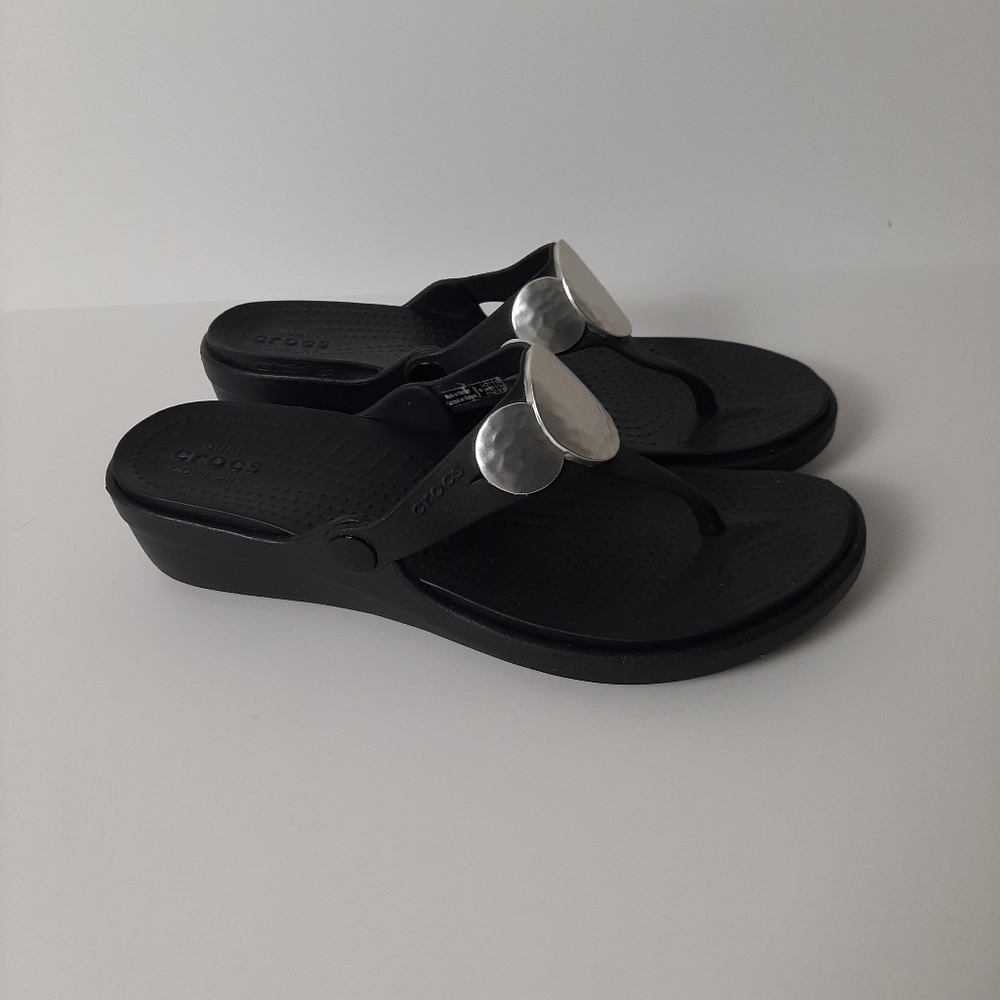 Crocs Sanrah Hammered Circle Sandals Black Women's Size 8